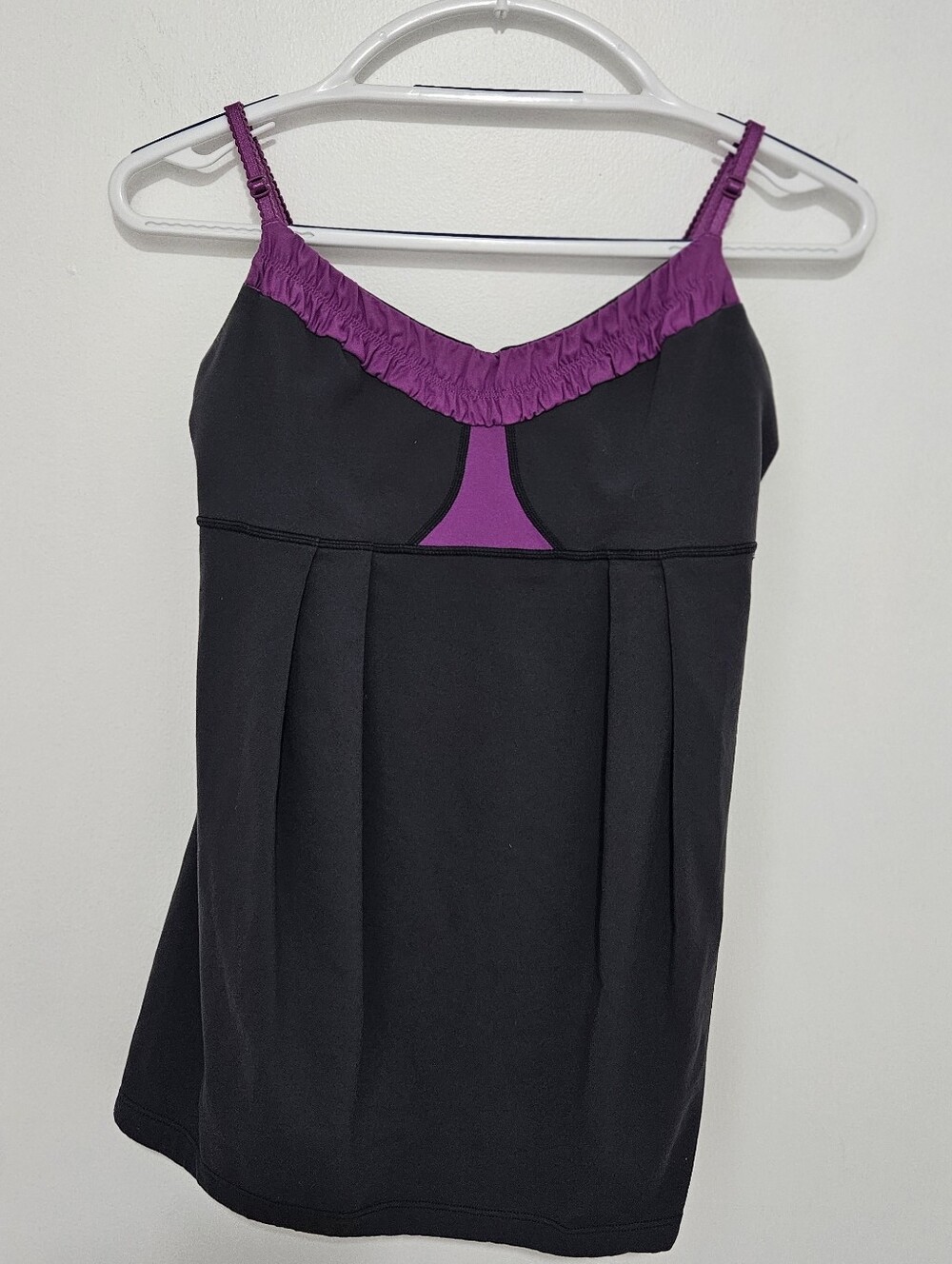 Lululemon Gray Purple Women's Tank Top Ruched Trim  Built In Bra Size 8 Yoga